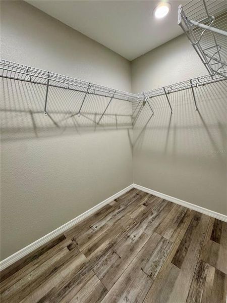 Spacious, unfurnished interior of a new home in , Dunnellon (Image 24).