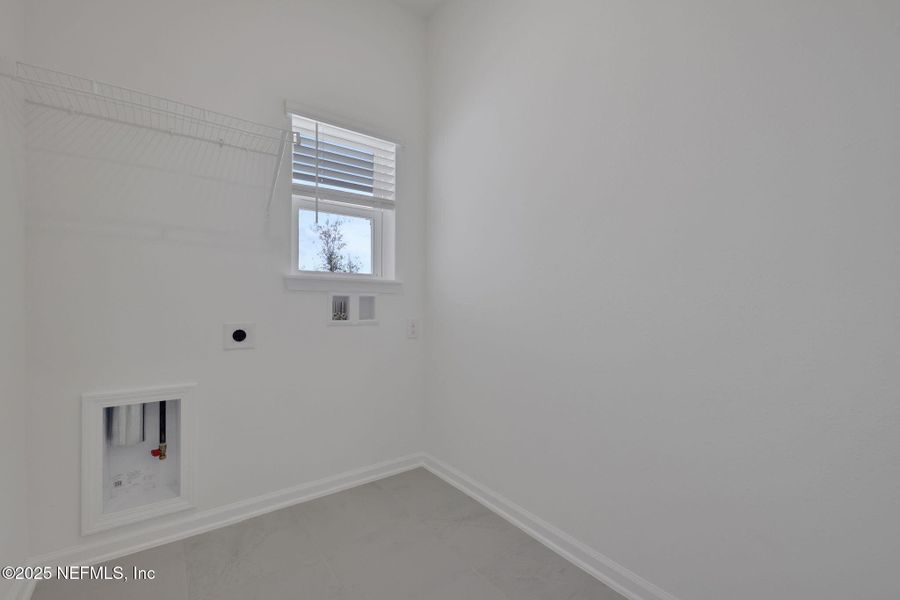 Spacious, unfurnished interior of a new home in Brook Forest, St. Augustine (Image 39).