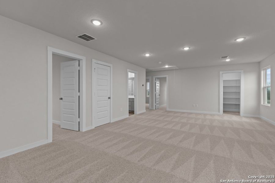 Spacious, unfurnished interior of a new home in Summerlin, San Antonio (Image 13). Spacious, unfurnished interior of a new home in Summerlin, San Antonio (Image 13).