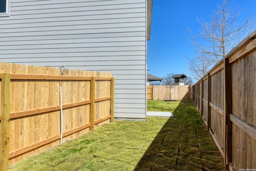 Exterior details and patio area of a home in Hennersby Hollow, San Antonio (Image 20).