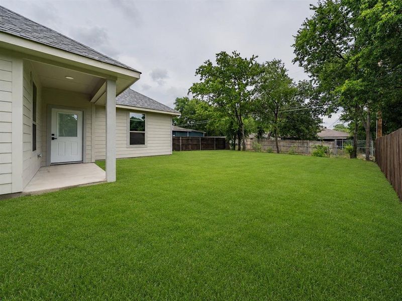 Exterior details and patio area of a home in , Fort Worth (Image 19).
