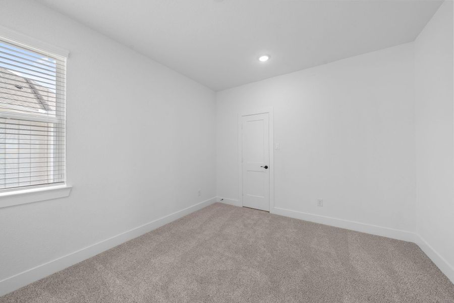 Spacious, unfurnished interior of a new home in Sienna, Missouri City (Image 28).