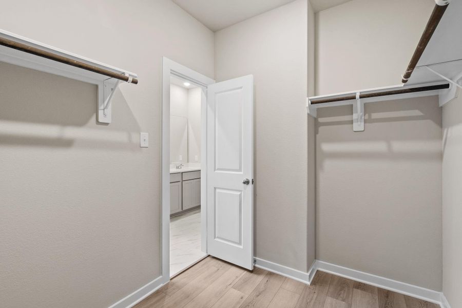 Spacious, unfurnished interior of a new home in , Conroe (Image 29).