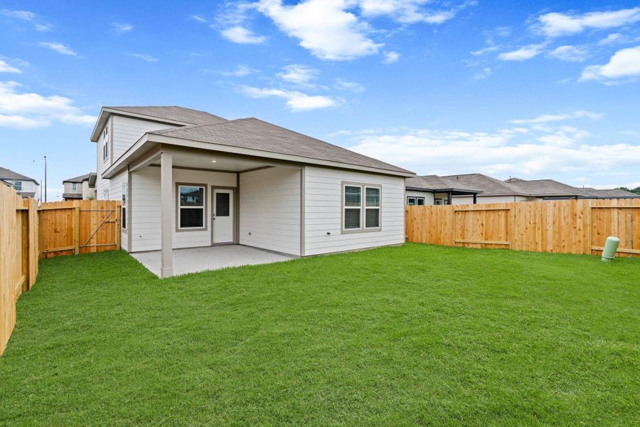 Exterior details and patio area of a home in Laurel Farms, Brookshire (Image 4).