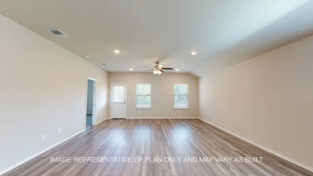 Spacious, unfurnished interior of a new home in Park Meadows, Lorena (Image 18).