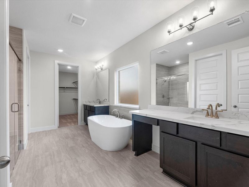 Furnished interior view inside a new home in Brookewater, Rosenberg (Image 6).