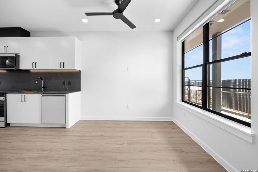 Spacious, unfurnished interior of a new home in , New Braunfels (Image 18).