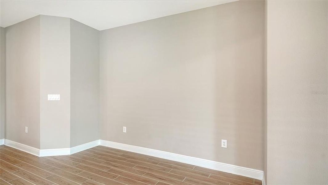 Spacious, unfurnished interior of a new home in Windward, Lakewood Ranch (Image 28).