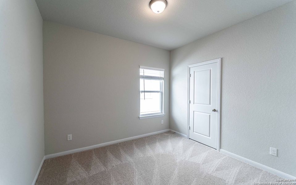 Spacious, unfurnished interior of a new home in Hennersby Hollow, San Antonio (Image 7). Spacious, unfurnished interior of a new home in Hennersby Hollow, San Antonio (Image 7).