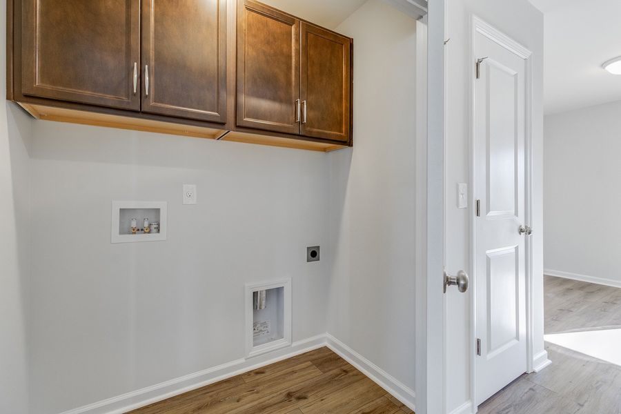 Spacious, unfurnished interior of a new home in Astoria, Columbia (Image 19).