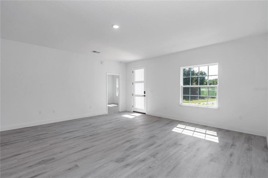 Spacious, unfurnished interior of a new home in , Citrus Springs (Image 32).