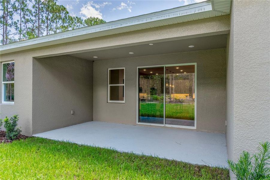 Exterior details and patio area of a home in Pine Ridge Estates, Beverly Hills (Image 28).