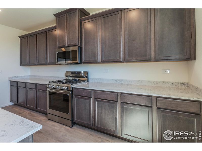 KITCHEN W/ S.S. APPLIANCES