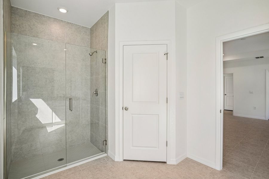 Spacious, unfurnished interior of a new home in Lehigh Acres, Lehigh Acres (Image 24).