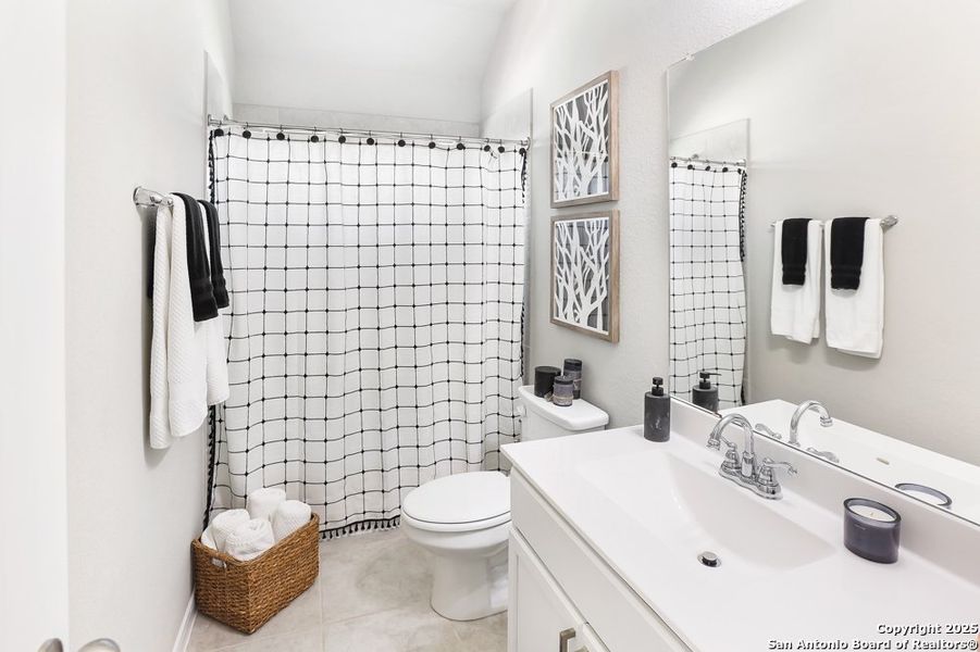 Furnished interior view inside a new home in Buffalo Crossing, Cibolo (Image 27). Furnished interior view inside a new home in Buffalo Crossing, Cibolo (Image 27).