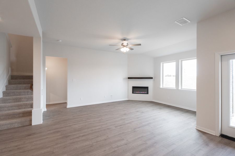 Spacious, unfurnished interior of a new home in Chalk Hill, Celina (Image 19).