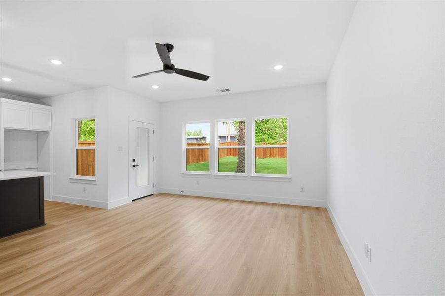 Spacious, unfurnished interior of a new home in , Denison (Image 35).