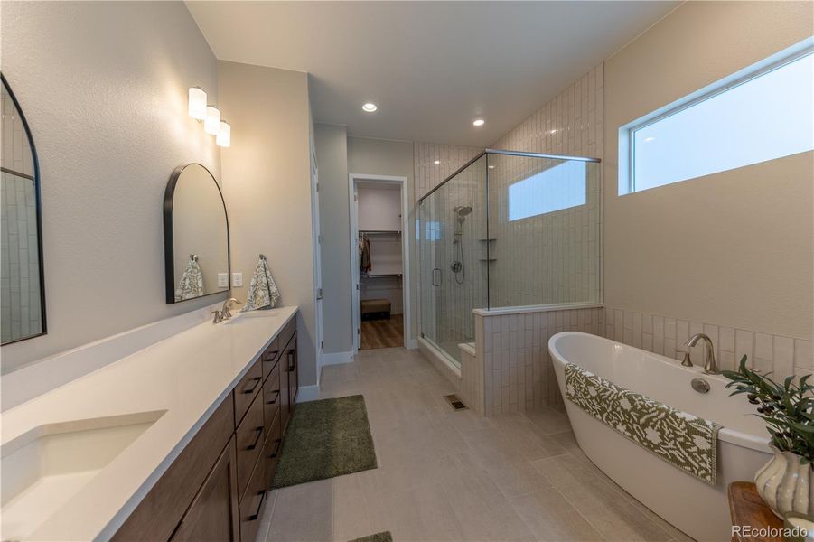 Primary Bathroom 5 Piece! Primary Bathroom 5 Piece!