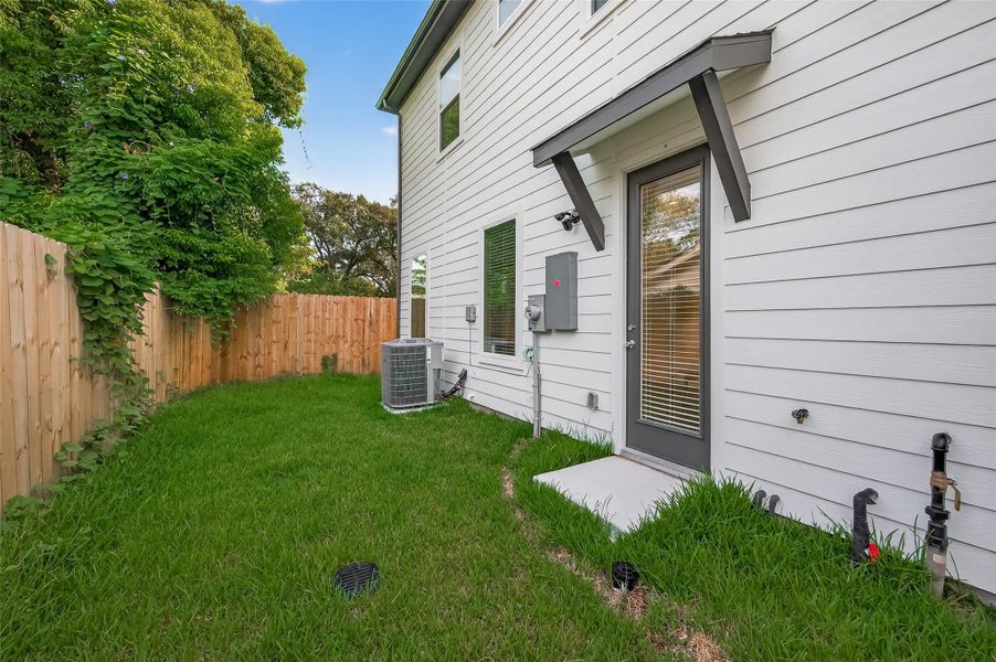 Spacious Backyard Spacious Backyard