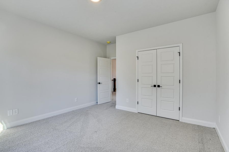 Spacious, unfurnished interior of a new home in , Edgefield (Image 10).