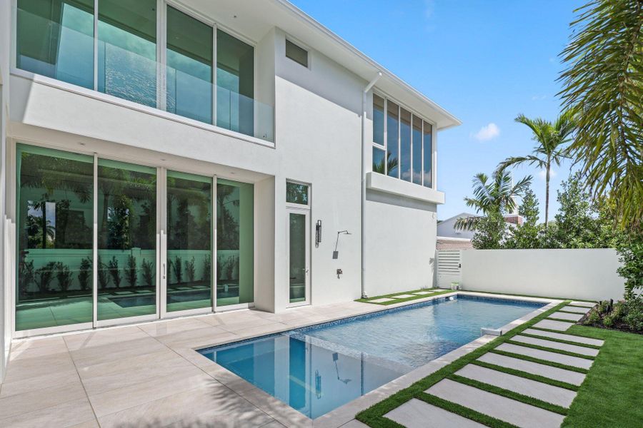 Spacious, unfurnished interior of a new home in , Delray Beach (Image 35). Spacious, unfurnished interior of a new home in , Delray Beach (Image 35).