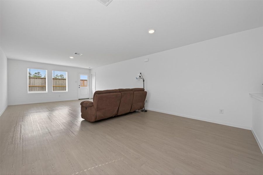 Spacious, unfurnished interior of a new home in Indian Springs, Crosby (Image 36).