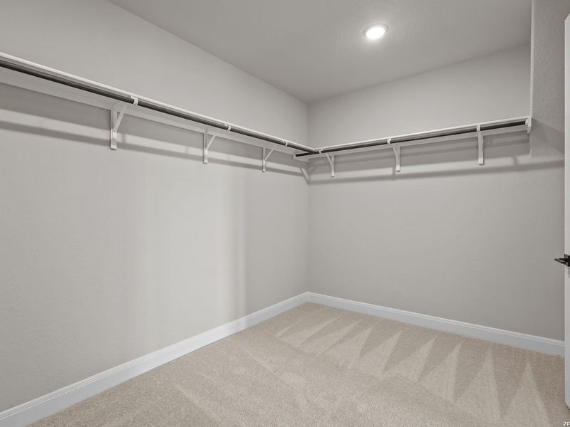 Spacious, unfurnished interior of a new home in Potranco Oaks, Castroville (Image 40).