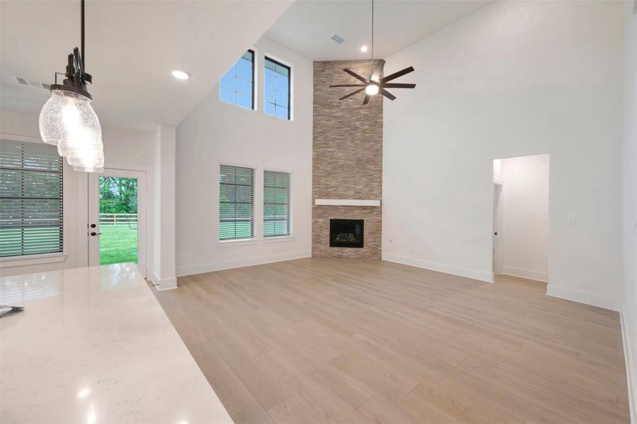 Spacious, unfurnished interior of a new home in Lone Star Landing, Montgomery (Image 35).