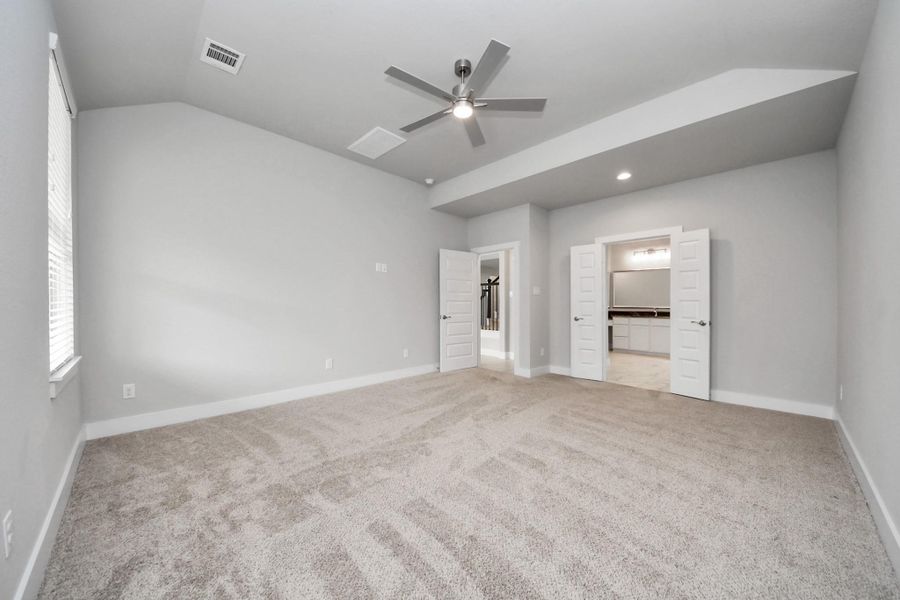 Spacious, unfurnished interior of a new home in Sunterra, Katy (Image 29). Spacious, unfurnished interior of a new home in Sunterra, Katy (Image 29).