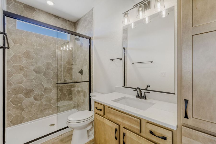 8555 Palo Alto - Full Bathroom