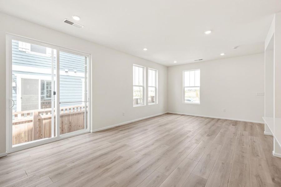 Spacious, unfurnished interior of a new home in Painted Prairie Villas, Aurora (Image 13). Spacious, unfurnished interior of a new home in Painted Prairie Villas, Aurora (Image 13).