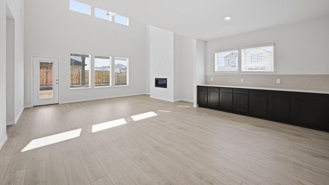 Representative unfurnished interior of a home built from the Oakridge by D.R. Horton in Morning Ridge, Princeton (Image 15).