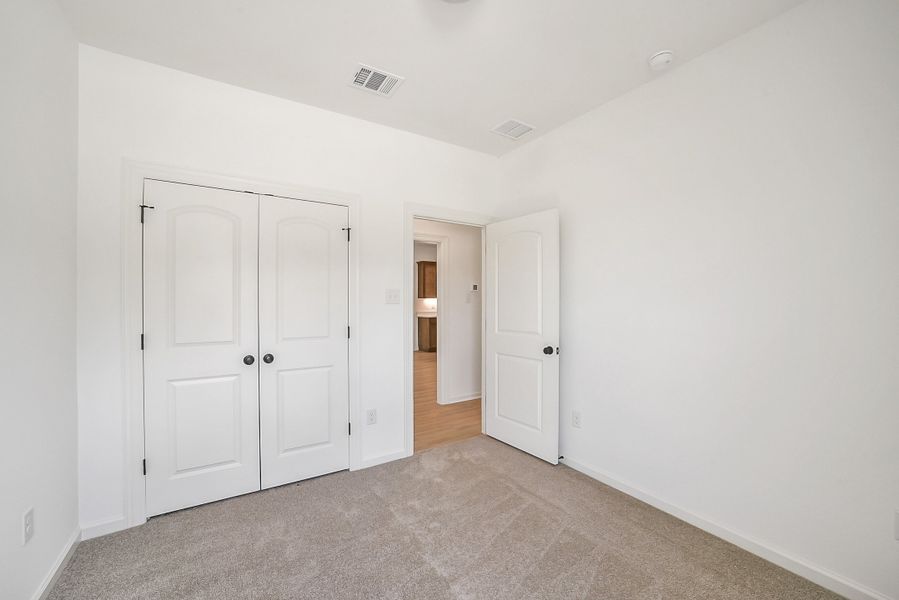 Spacious, unfurnished interior of a new home in Mostyn Springs, Magnolia (Image 34).