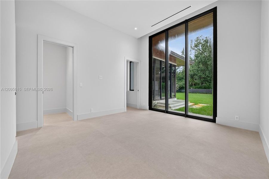 Spacious, unfurnished interior of a new home in , Miami (Image 22).