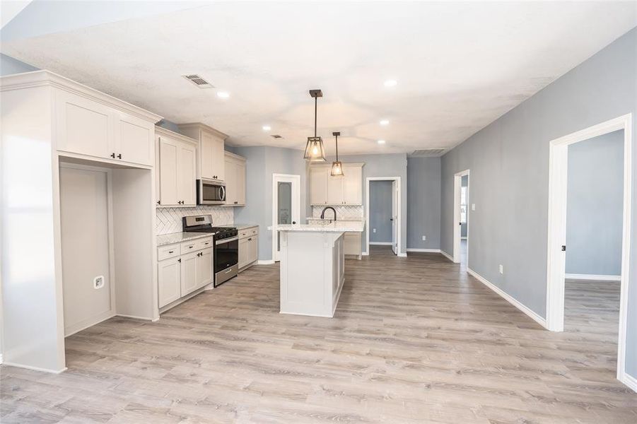 Furnished interior view inside a new home in , Nocona (Image 12).
