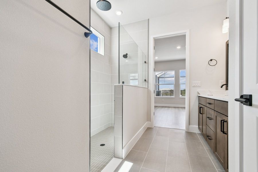 The Flatwater - Owner's Bath