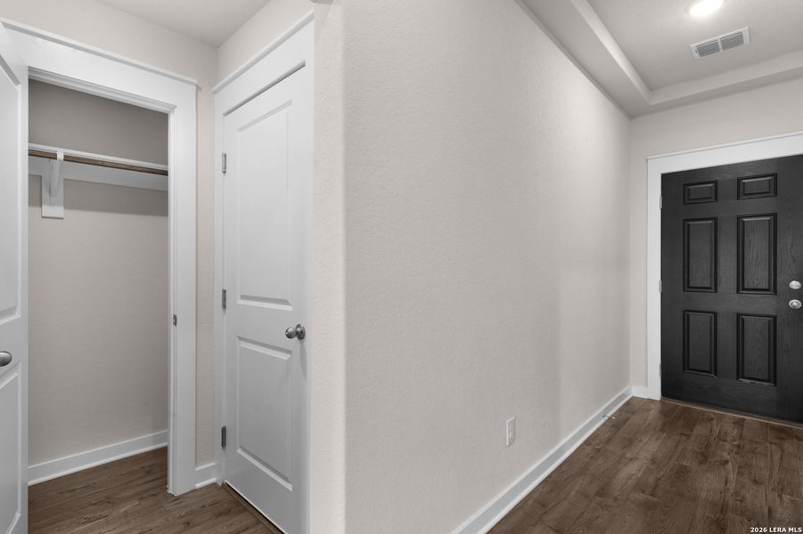 Spacious, unfurnished interior of a new home in Westridge, San Antonio (Image 15).