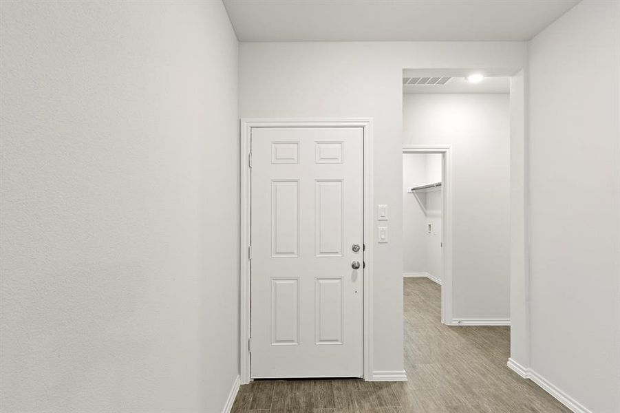 03. 1708 Potomac - Entry