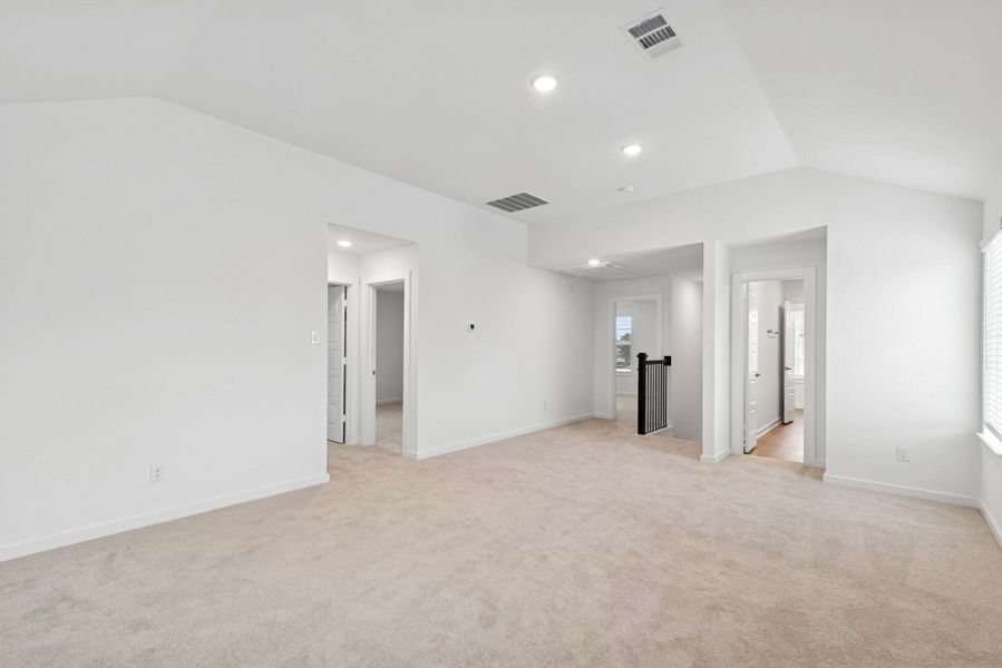 Spacious, unfurnished interior of a new home in Summerview, Fulshear (Image 27).