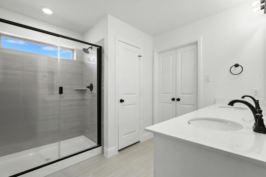 Representative furnished interior of a home built from the Iverson I by Cheldan Homes in Pitcock Addition, Graham (Image 41).