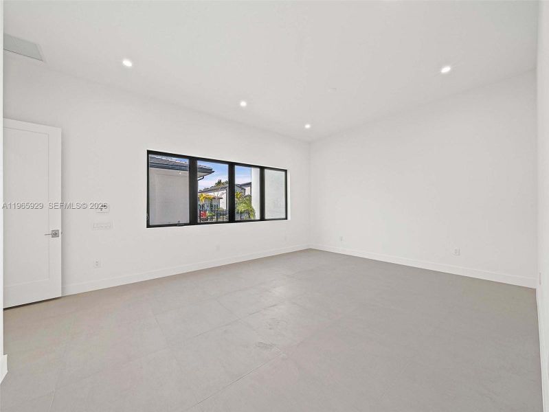 Spacious, unfurnished interior of a new home in , Hollywood (Image 65).