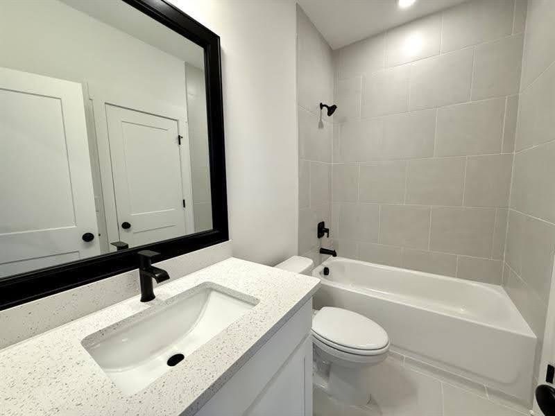 Furnished interior view inside a new home in Livingstone Park, Kennesaw (Image 6).