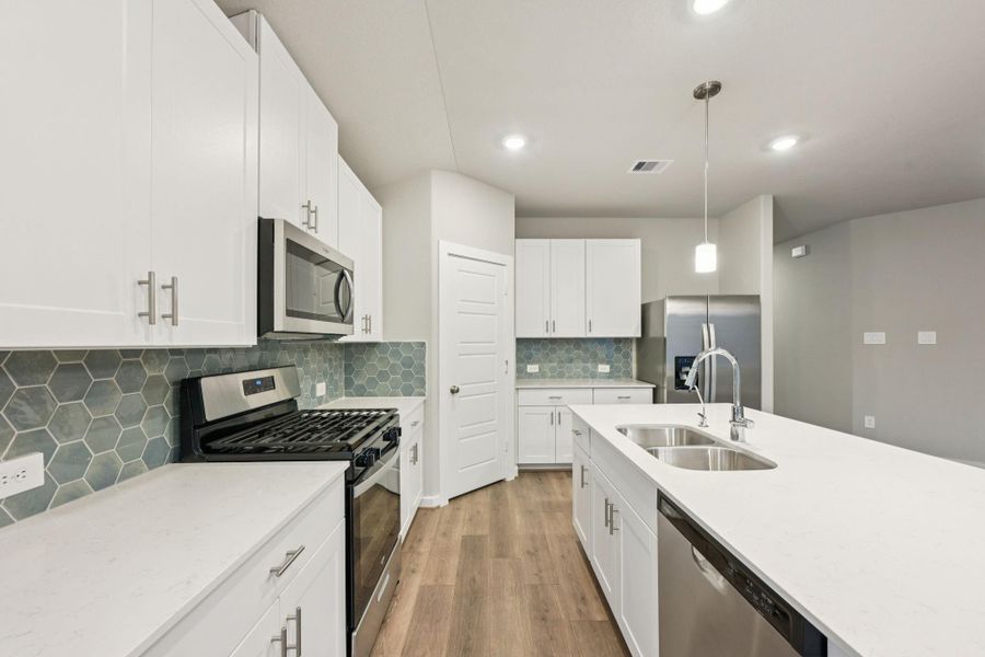 Furnished interior view inside a new home in Stewart's Ranch, Conroe (Image 6).