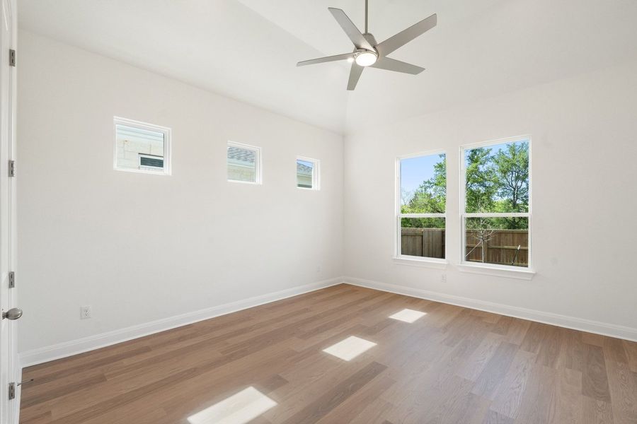 Spacious, unfurnished interior of a new home in Persimmon, Buda (Image 32).