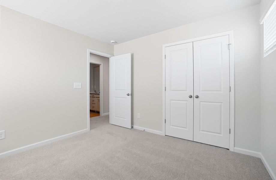 Spacious, unfurnished interior of a new home in Waxhaw Landing, Monroe (Image 30).