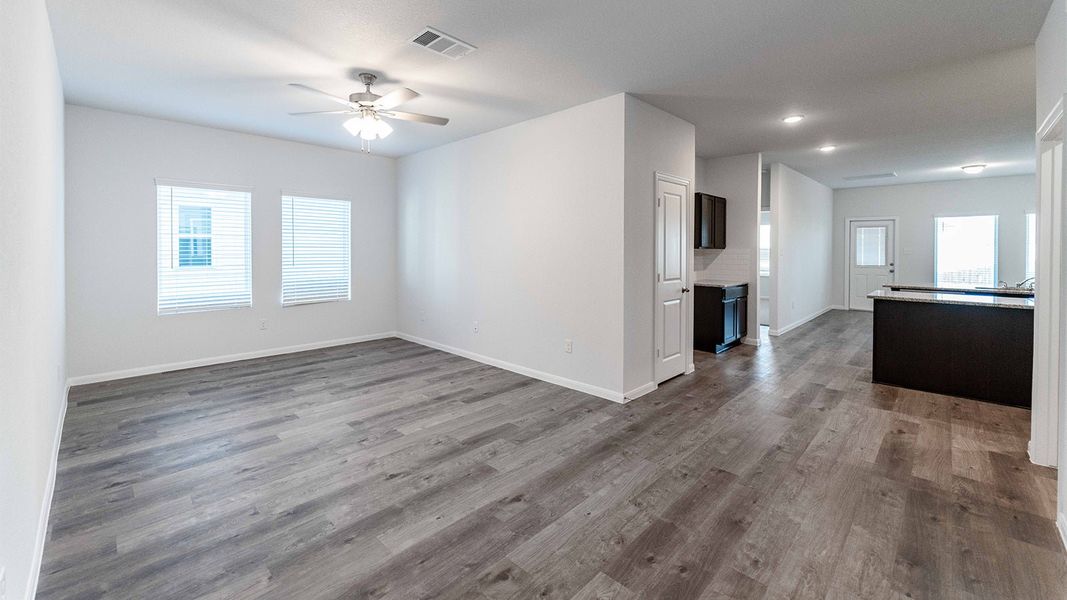 Spacious, unfurnished interior of a new home in Sunset Oaks, Maxwell (Image 20).