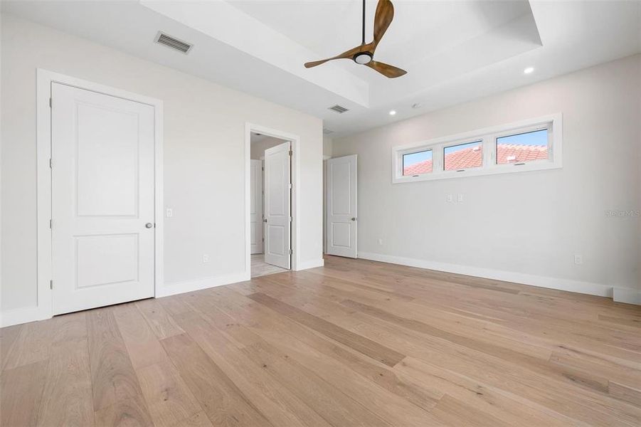 Spacious, unfurnished interior of a new home in , Sarasota (Image 63).