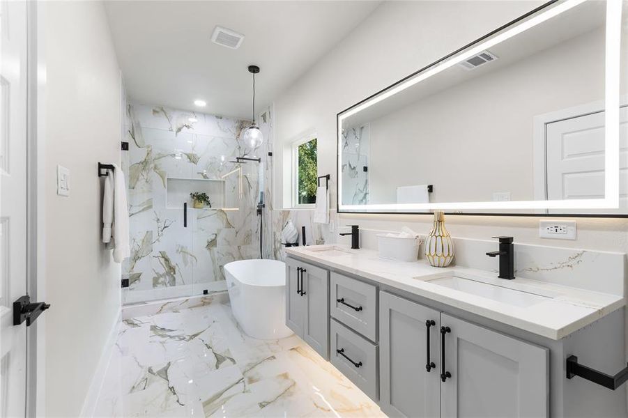 Furnished interior view inside a new home in , Dallas (Image 10).