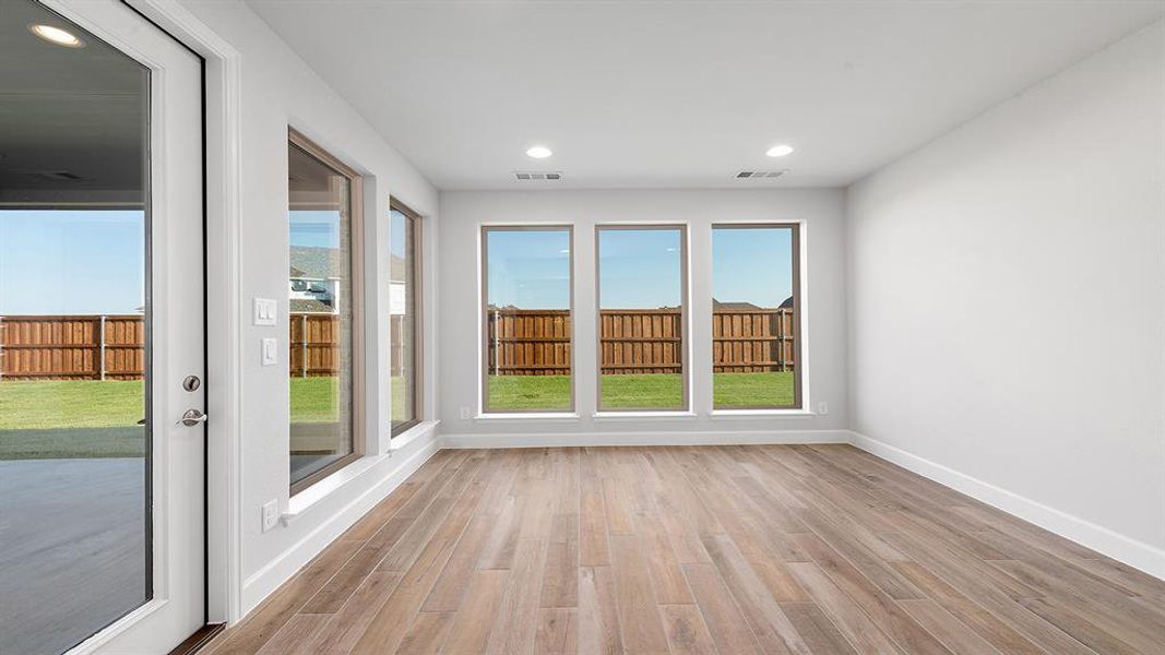 Spacious, unfurnished interior of a new home in Terraces 72', Rockwall (Image 13).