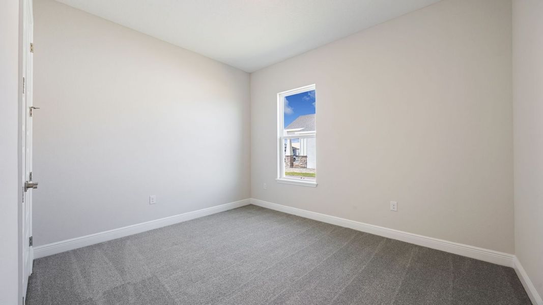 Representative unfurnished interior of a home built from the Everett by D.R. Horton in Buena Lago, St. Cloud (Image 28).